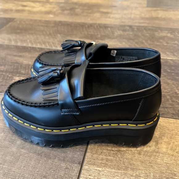 DR. MARTENS ADRIAN QUAD LEATHER PLATFORM TASSLE LOAFERS Size 7 NWT - Picture 4 of 10